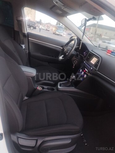 Hyundai Elantra 2018, 135,185 km - 2.0 л - Bakı