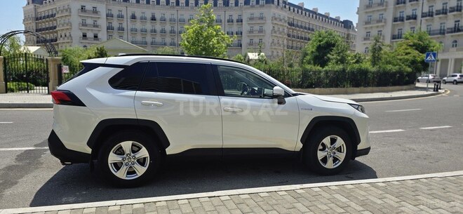 Toyota RAV4-8