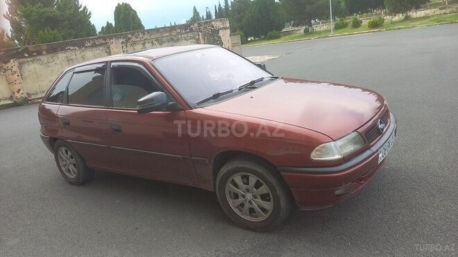 Opel Astra 1996, 305,000 km - 1.6 l - Zaqatala