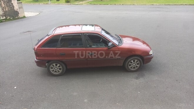 Opel Astra 1996, 305,000 km - 1.6 l - Zaqatala