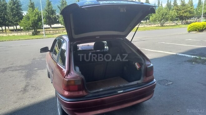 Opel Astra 1996, 305,000 km - 1.6 l - Zaqatala