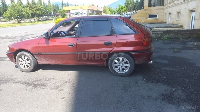 Opel Astra 1996, 305,000 km - 1.6 l - Zaqatala