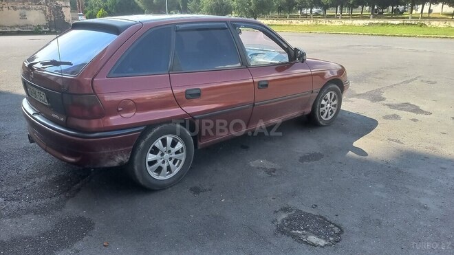 Opel Astra 1996, 305,000 km - 1.6 l - Zaqatala