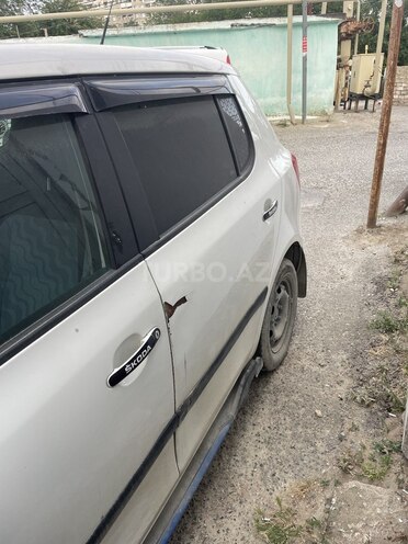 Skoda Fabia 2009, 220,000 km - 1.6 l - Bakı