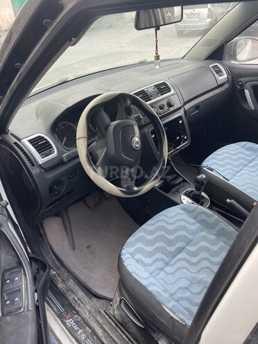 Skoda Fabia 2009, 220,000 km - 1.6 l - Bakı