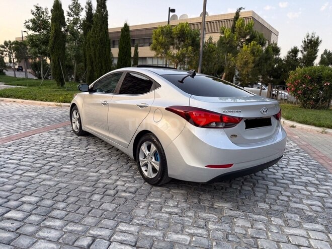 Hyundai Elantra 2015, 118,207 km - 1.8 l - Bakı