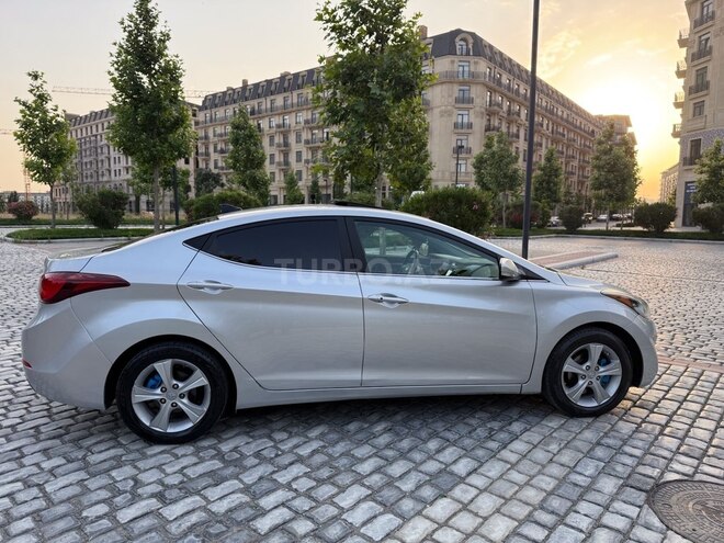 Hyundai Elantra 2015, 118,207 km - 1.8 l - Bakı