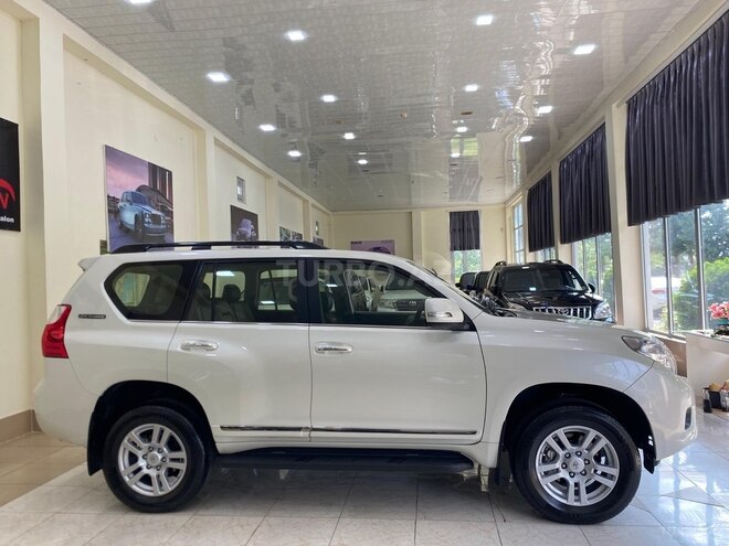Toyota Land Cruiser Prado-5