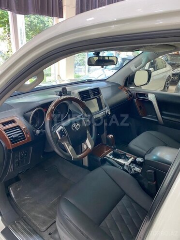 Toyota Land Cruiser Prado-6