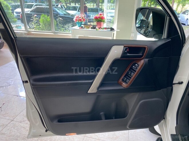 Toyota Land Cruiser Prado-7