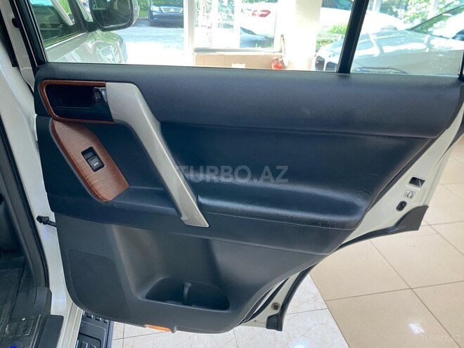 Toyota Land Cruiser Prado-13