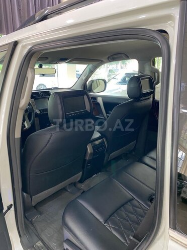 Toyota Land Cruiser Prado-8
