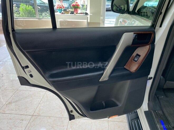 Toyota Land Cruiser Prado-11