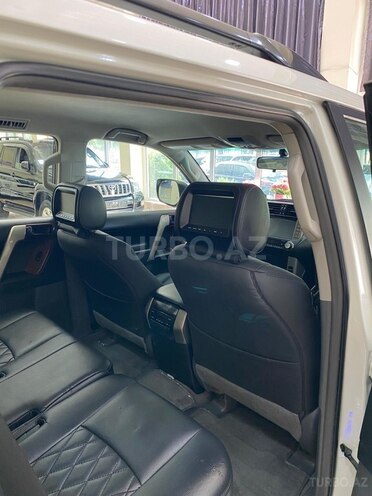 Toyota Land Cruiser Prado-12