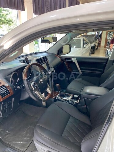 Toyota Land Cruiser Prado-25