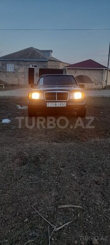 Mercedes E 200 1995, 700,000 km - 2.0 l - Qusar