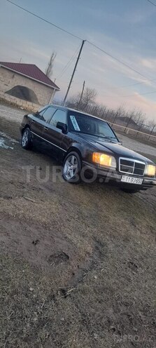 Mercedes E 200 1995, 700,000 km - 2.0 l - Qusar