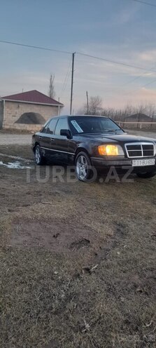 Mercedes E 200 1995, 700,000 km - 2.0 l - Qusar
