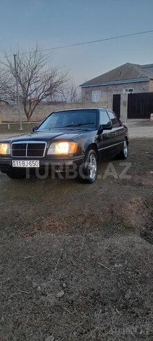 Mercedes E 200 1995, 700,000 km - 2.0 l - Qusar