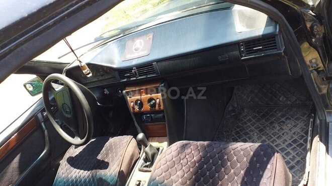 Mercedes E 200 1995, 700,000 km - 2.0 l - Qusar