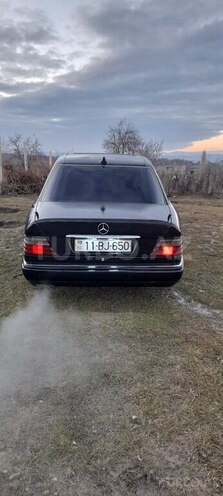 Mercedes E 200 1995, 700,000 km - 2.0 l - Qusar