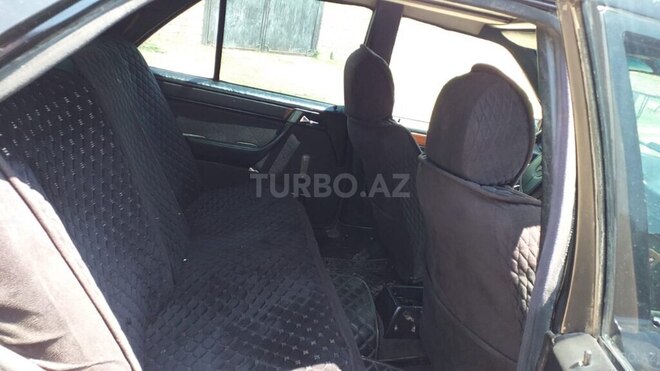 Mercedes E 200 1995, 700,000 km - 2.0 l - Qusar