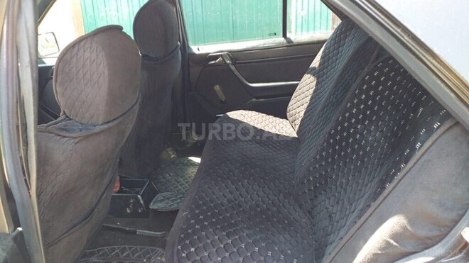 Mercedes E 200 1995, 700,000 km - 2.0 l - Qusar