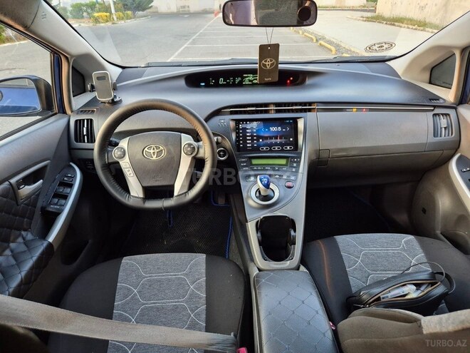 Toyota Prius-5