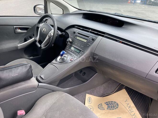 Toyota Prius-5