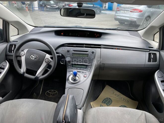 Toyota Prius-4