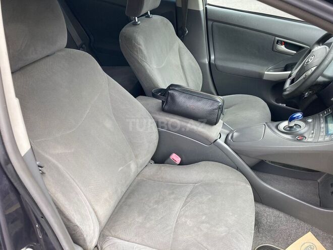 Toyota Prius-7
