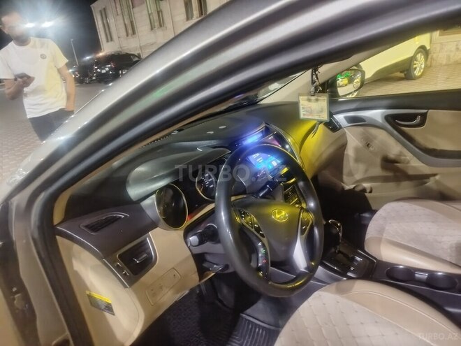 Hyundai Elantra 2012, 236,450 km - 1.8 l - Salyan