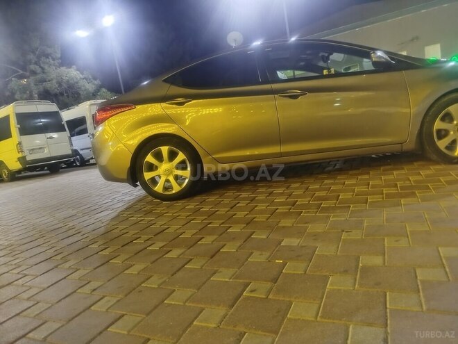 Hyundai Elantra 2012, 236,450 km - 1.8 l - Salyan