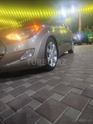 Hyundai Elantra 2012, 236,450 km - 1.8 l - Salyan