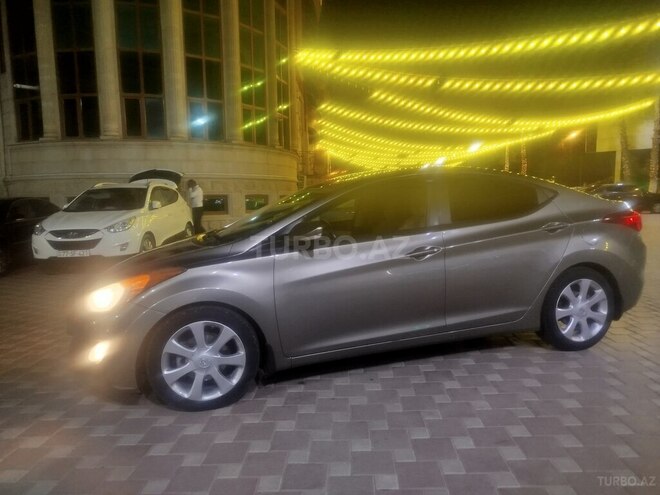 Hyundai Elantra 2012, 236,450 km - 1.8 l - Salyan