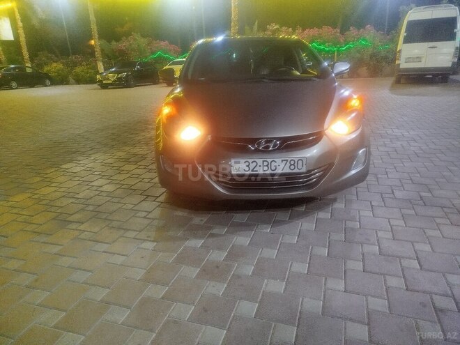 Hyundai Elantra 2012, 236,450 km - 1.8 l - Salyan