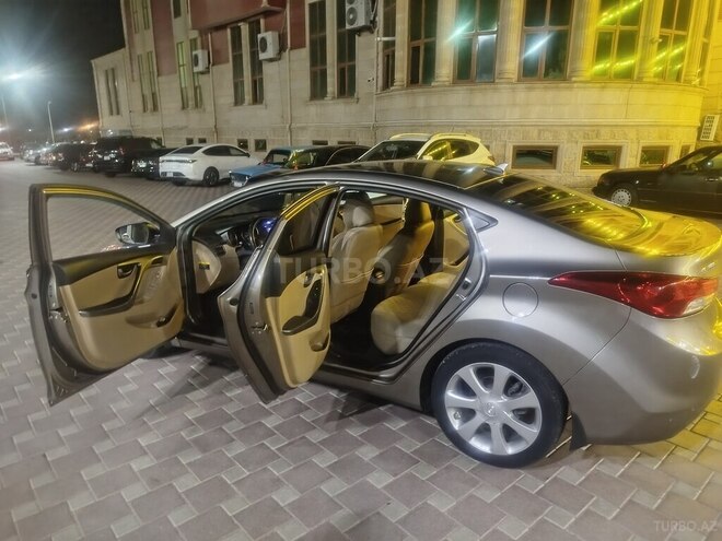 Hyundai Elantra 2012, 236,450 km - 1.8 l - Salyan