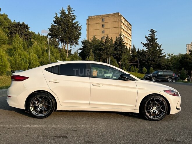 Hyundai Elantra 2017, 120,701 km - 2.0 л - Bakı