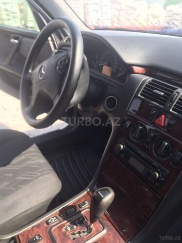 Mercedes E 220 d 2001, 388,291 km - 2.2 l - Bakı