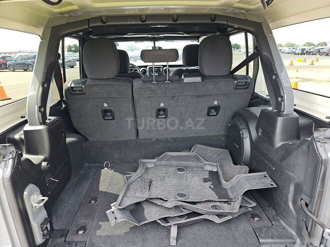 Jeep Wrangler-12