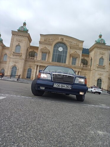 Mercedes E 220 1986, 300,000 km - 2.2 l - Qəbələ
