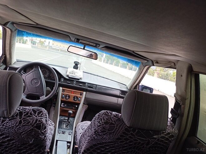 Mercedes E 220 1986, 300,000 km - 2.2 l - Qəbələ