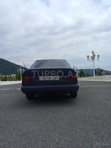 Mercedes E 220 1986, 300,000 km - 2.2 l - Qəbələ