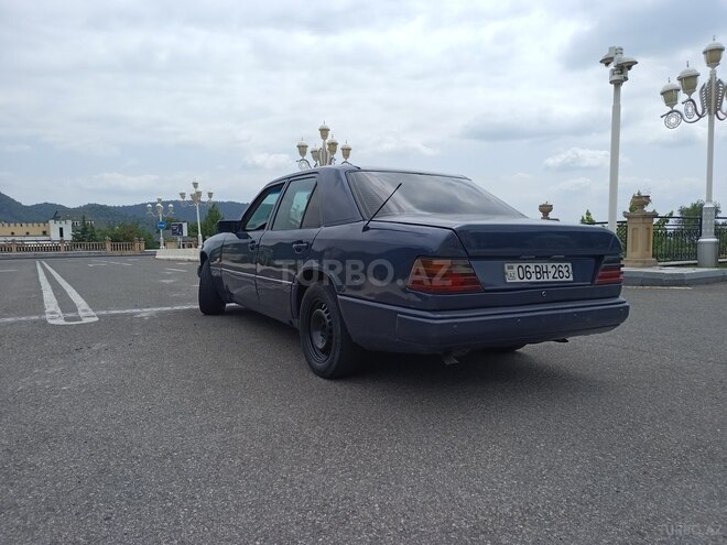 Mercedes E 220 1986, 300,000 km - 2.2 l - Qəbələ