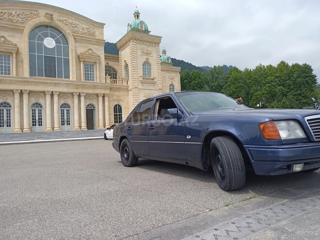 Mercedes E 220 1986, 300,000 km - 2.2 l - Qəbələ
