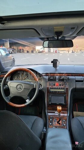Mercedes E 240 1997, 260,000 km - 2.4 l - Bakı