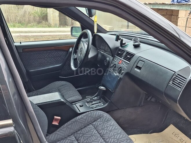 Mercedes C 180 1984, 396,000 km - 1.8 l - Salyan