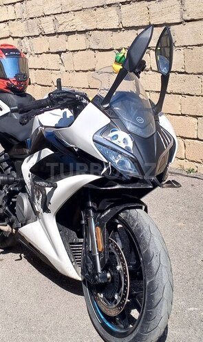 CFMOTO 300 SR-S-4