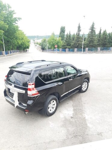 Toyota Land Cruiser Prado-8
