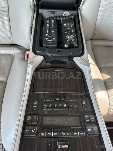Lexus LS 600h-8